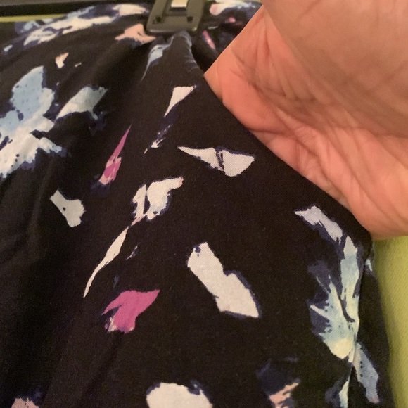 Lightweight pants with a multicolored pattern. Great for spring and summer! - Picture 3 of 3